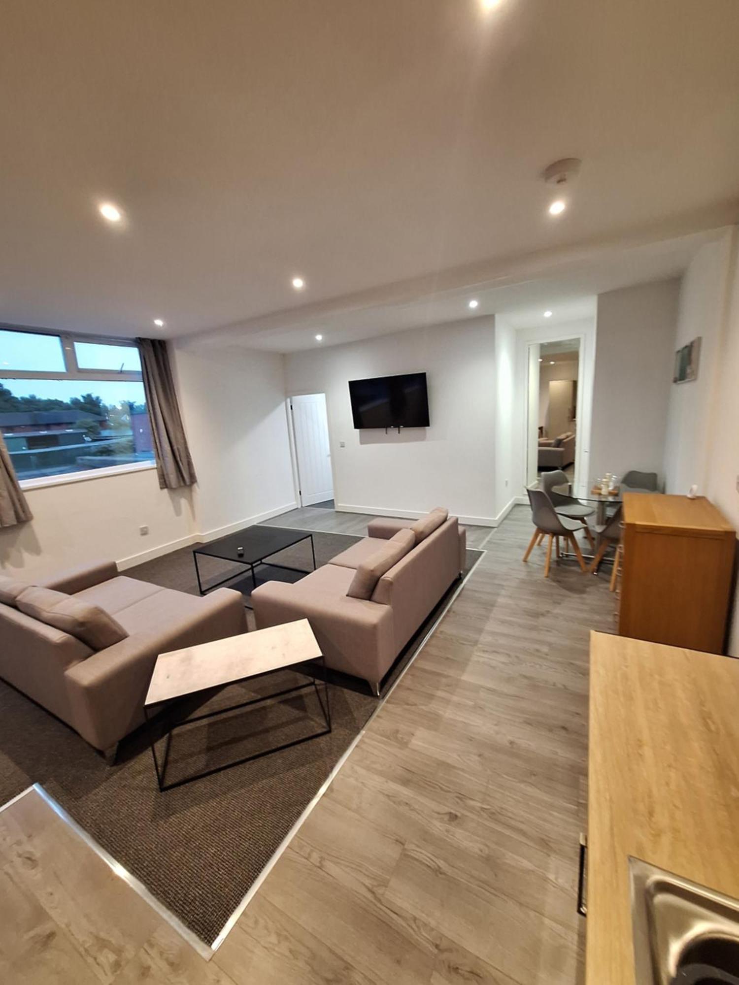 Centre Of The Town Apartment Whitchurch  Exterior photo
